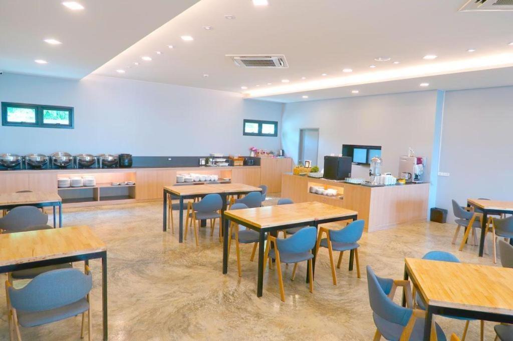 サンズ ホテル Ratchaburi エクステリア 写真